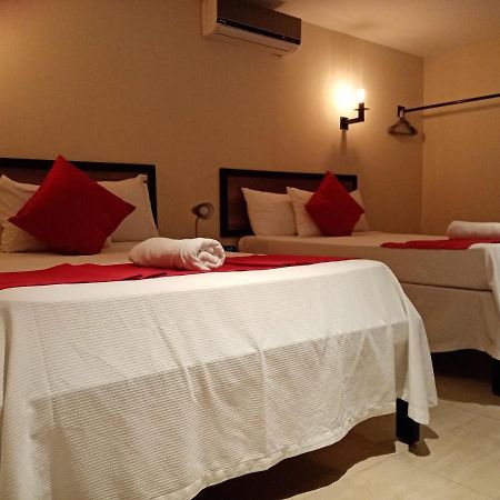Brisas 10 Beachside Suites Канкун Екстериор снимка
