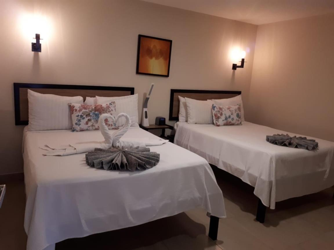 Brisas 10 Beachside Suites Канкун Екстериор снимка
