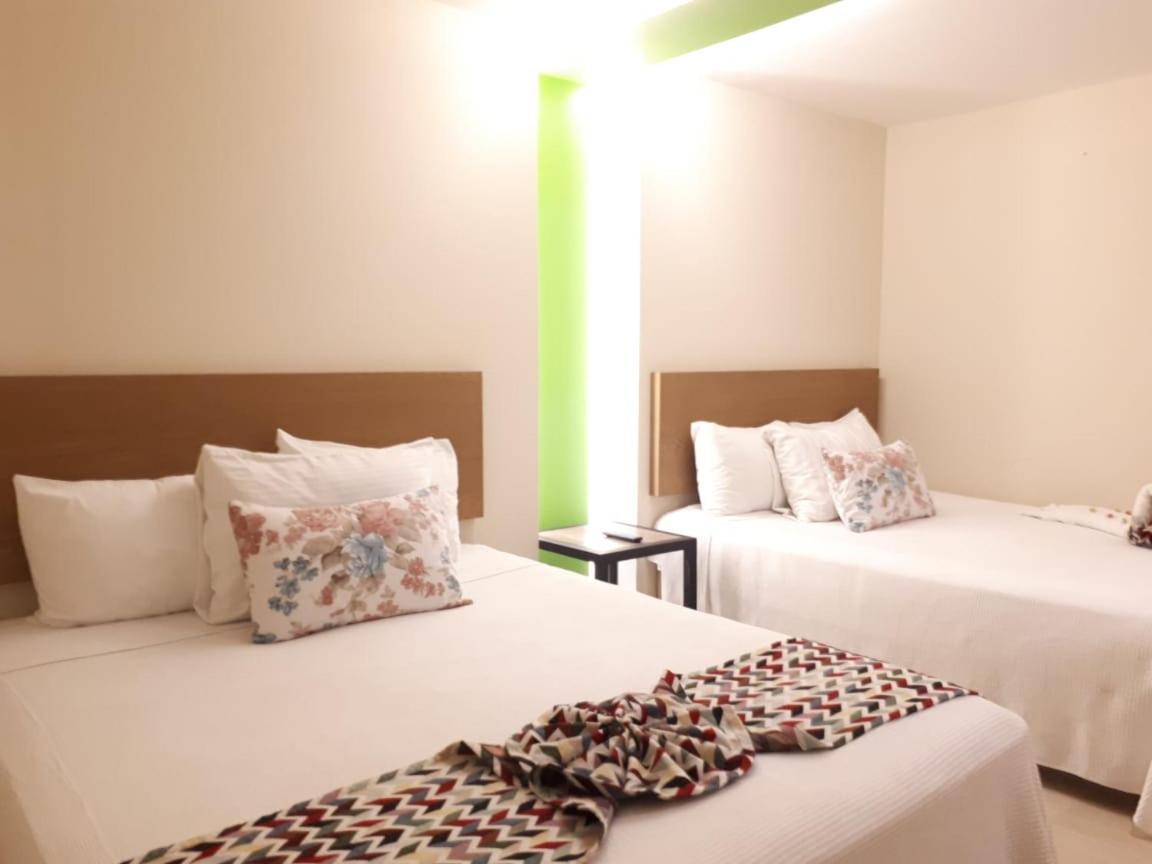 Brisas 10 Beachside Suites Канкун Екстериор снимка
