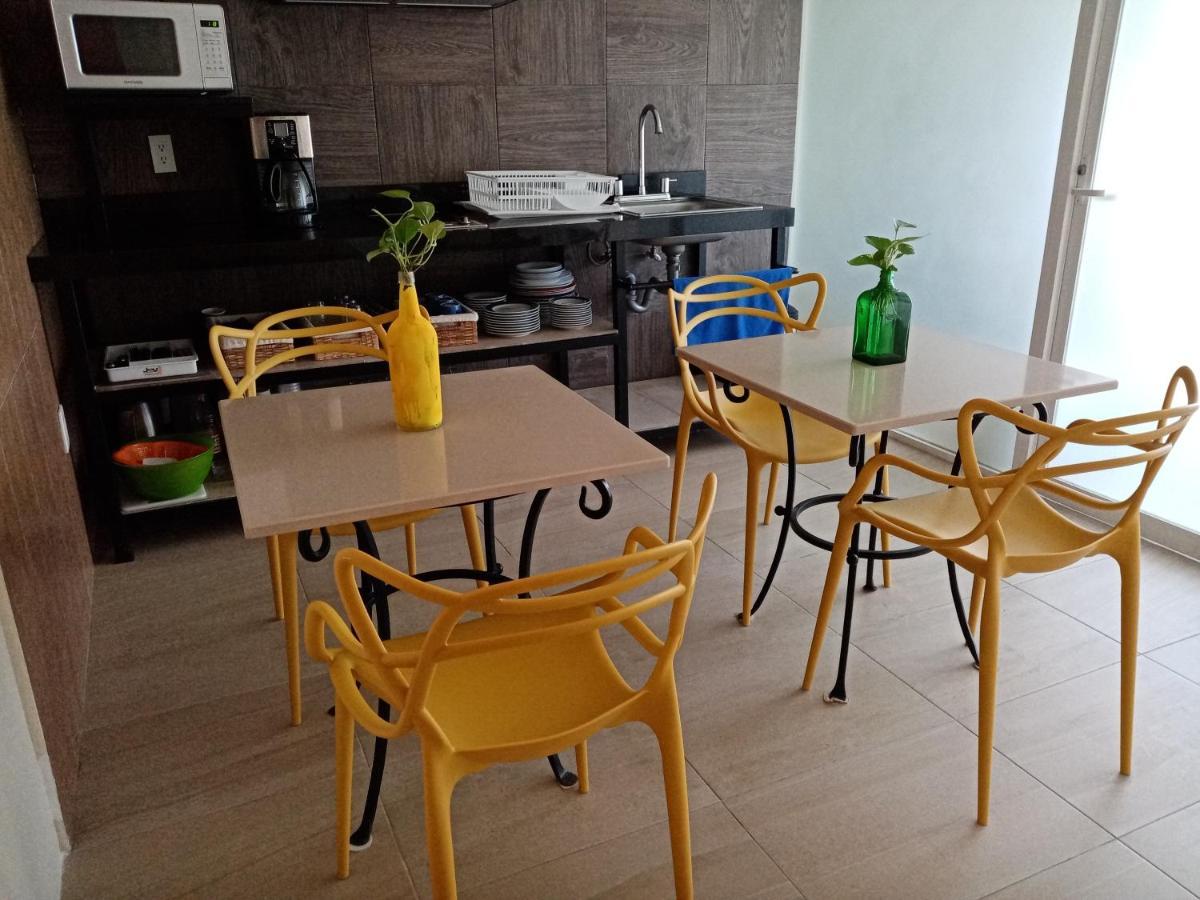 Brisas 10 Beachside Suites Канкун Екстериор снимка