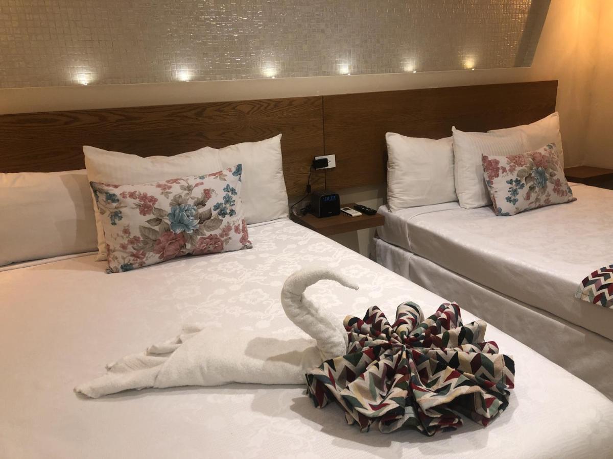 Brisas 10 Beachside Suites Канкун Екстериор снимка