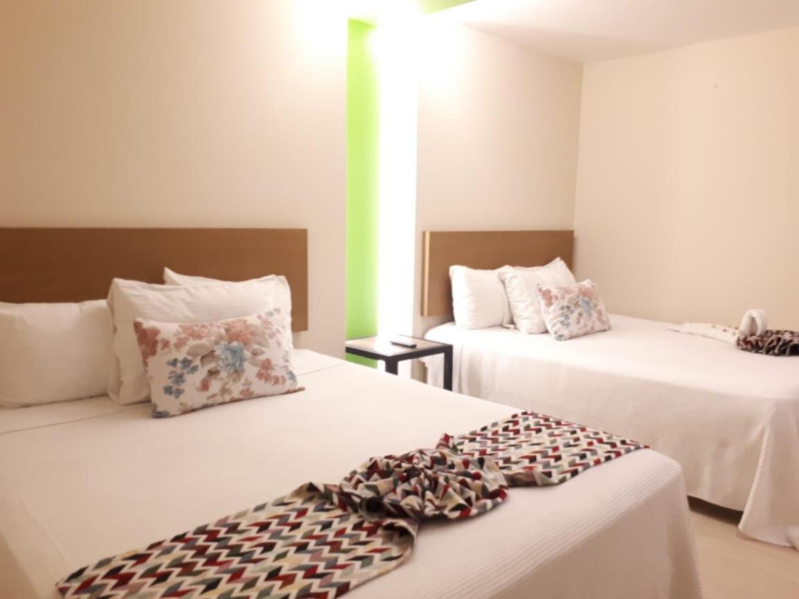 Brisas 10 Beachside Suites Канкун Екстериор снимка