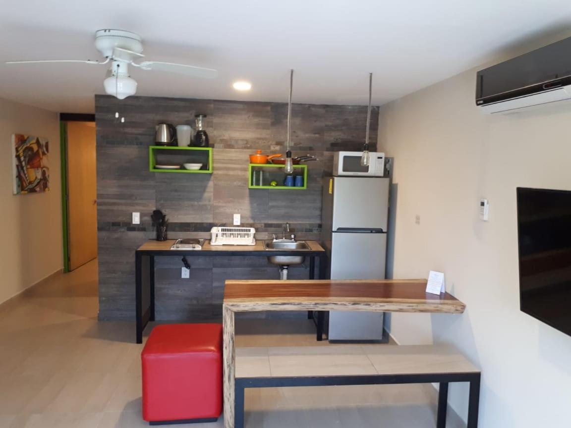 Brisas 10 Beachside Suites Канкун Екстериор снимка