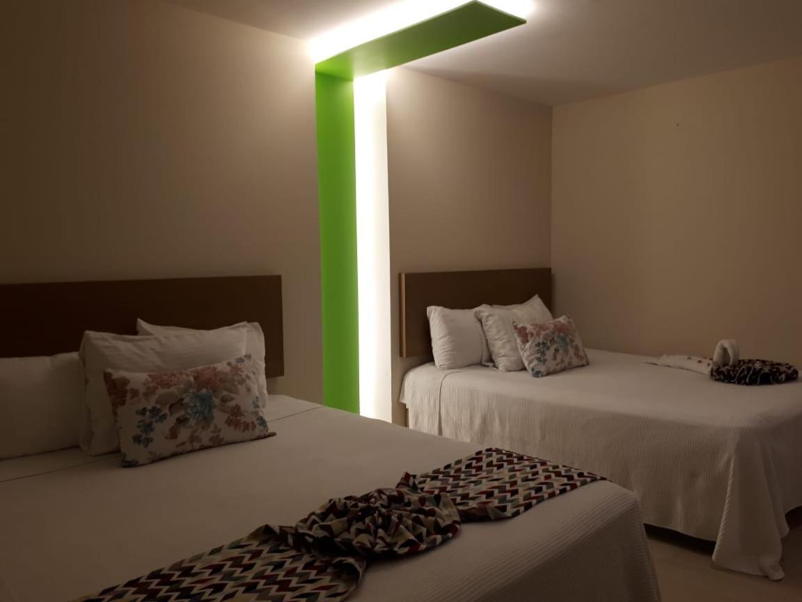 Brisas 10 Beachside Suites Канкун Екстериор снимка