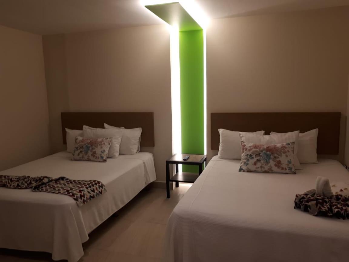 Brisas 10 Beachside Suites Канкун Екстериор снимка