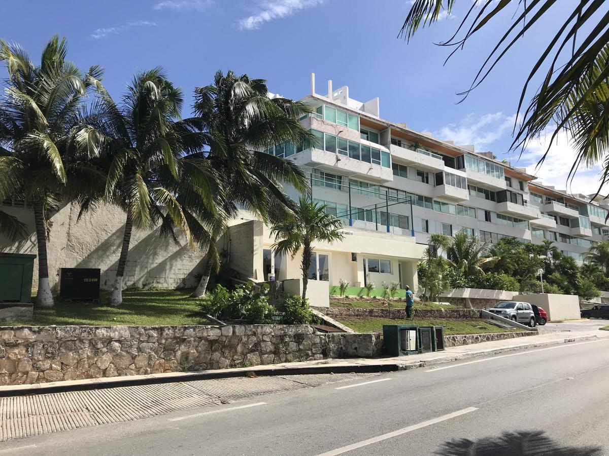 Brisas 10 Beachside Suites Канкун Екстериор снимка