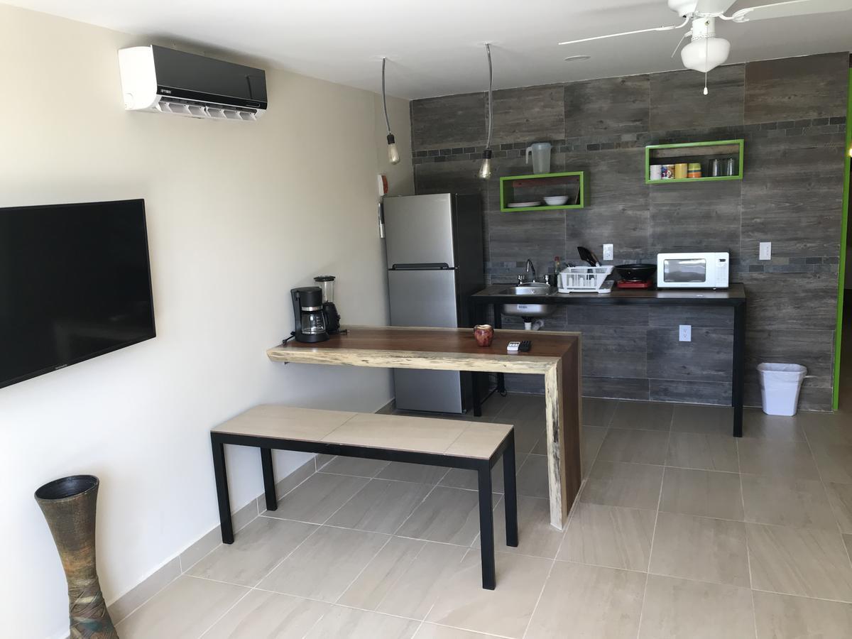 Brisas 10 Beachside Suites Канкун Екстериор снимка