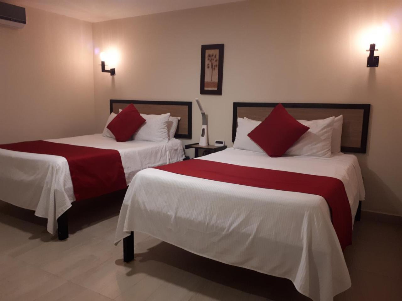 Brisas 10 Beachside Suites Канкун Екстериор снимка