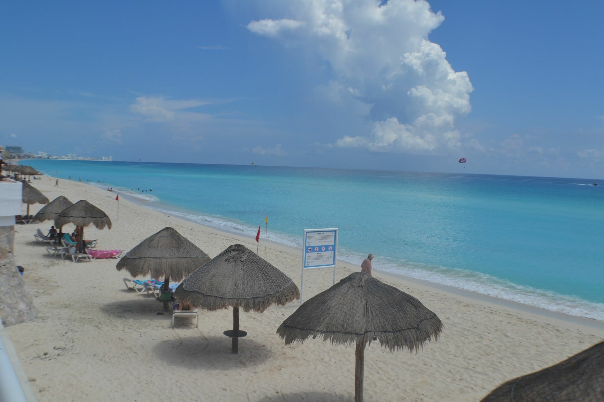 Brisas 10 Beachside Suites Канкун Екстериор снимка
