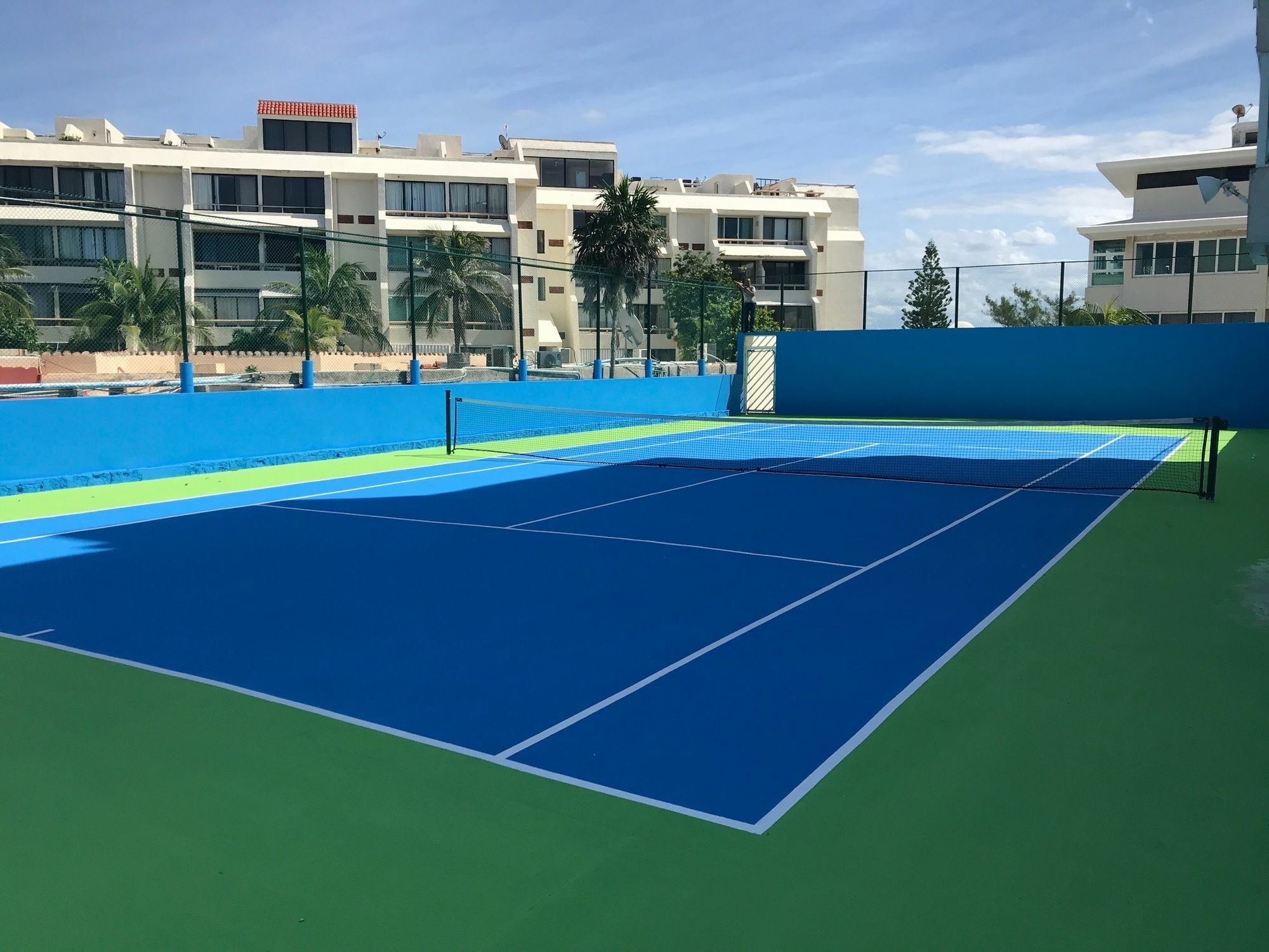 Brisas 10 Beachside Suites Канкун Екстериор снимка