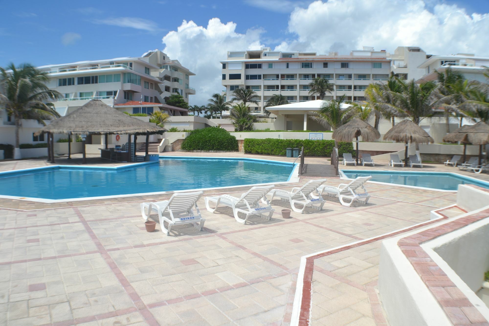 Brisas 10 Beachside Suites Канкун Екстериор снимка