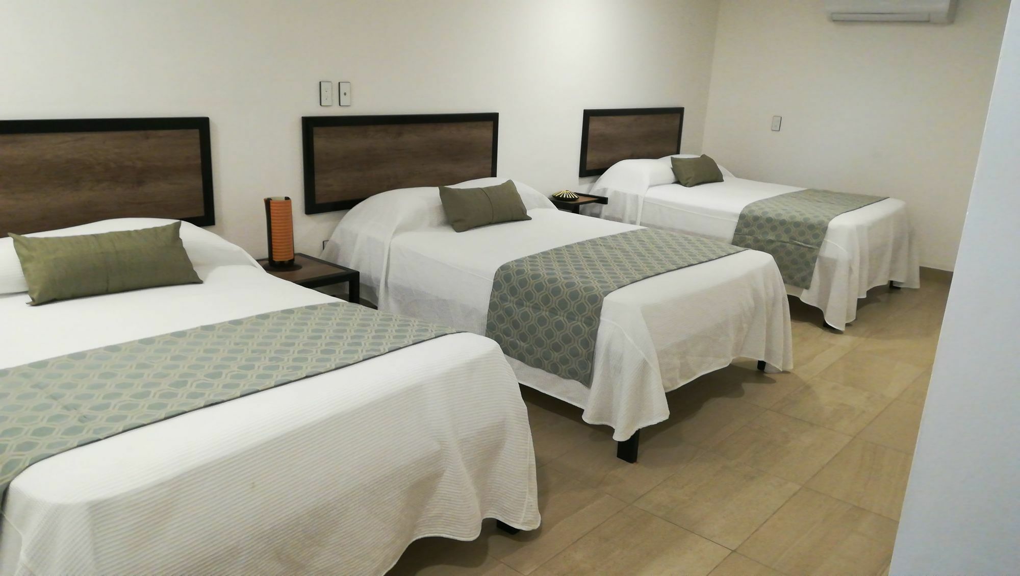 Brisas 10 Beachside Suites Канкун Екстериор снимка