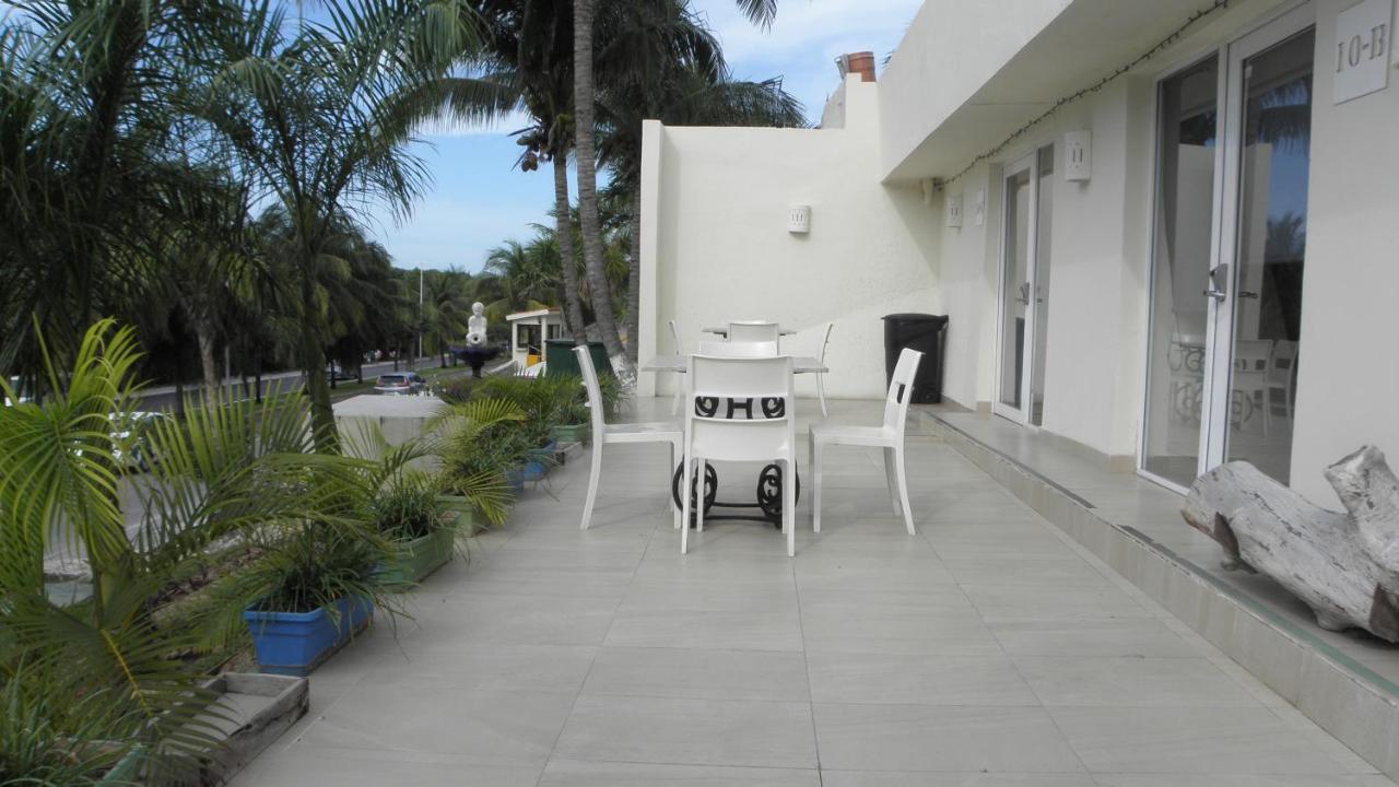 Brisas 10 Beachside Suites Канкун Екстериор снимка