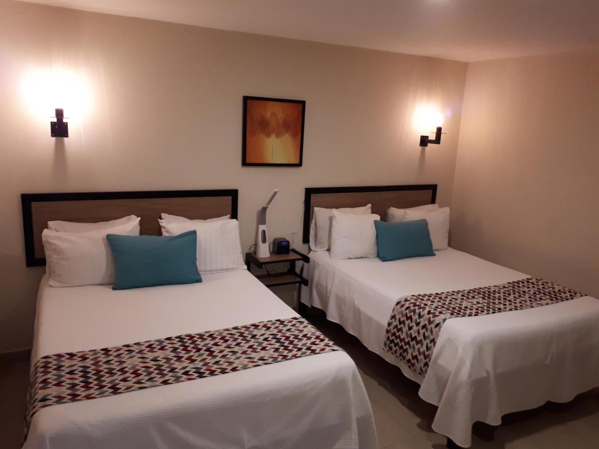 Brisas 10 Beachside Suites Канкун Екстериор снимка