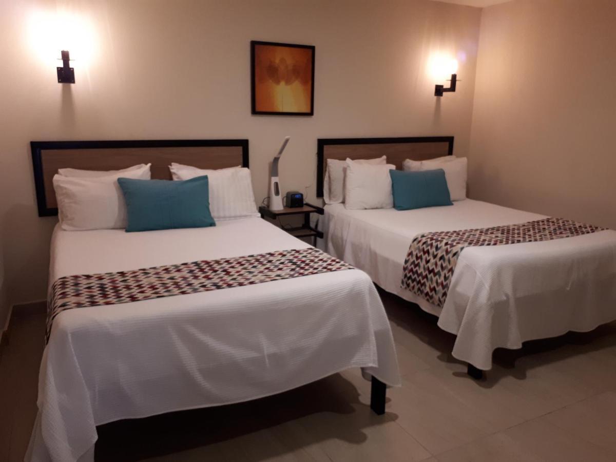 Brisas 10 Beachside Suites Канкун Екстериор снимка