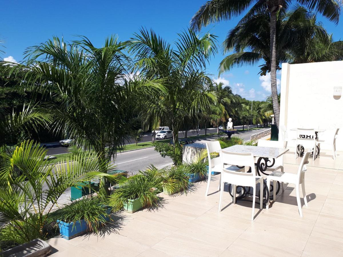 Brisas 10 Beachside Suites Канкун Екстериор снимка