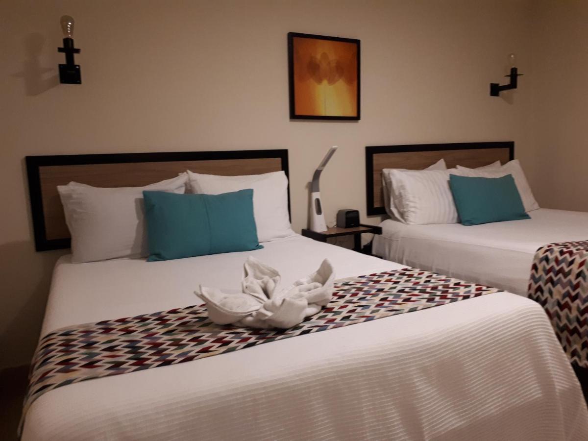 Brisas 10 Beachside Suites Канкун Екстериор снимка