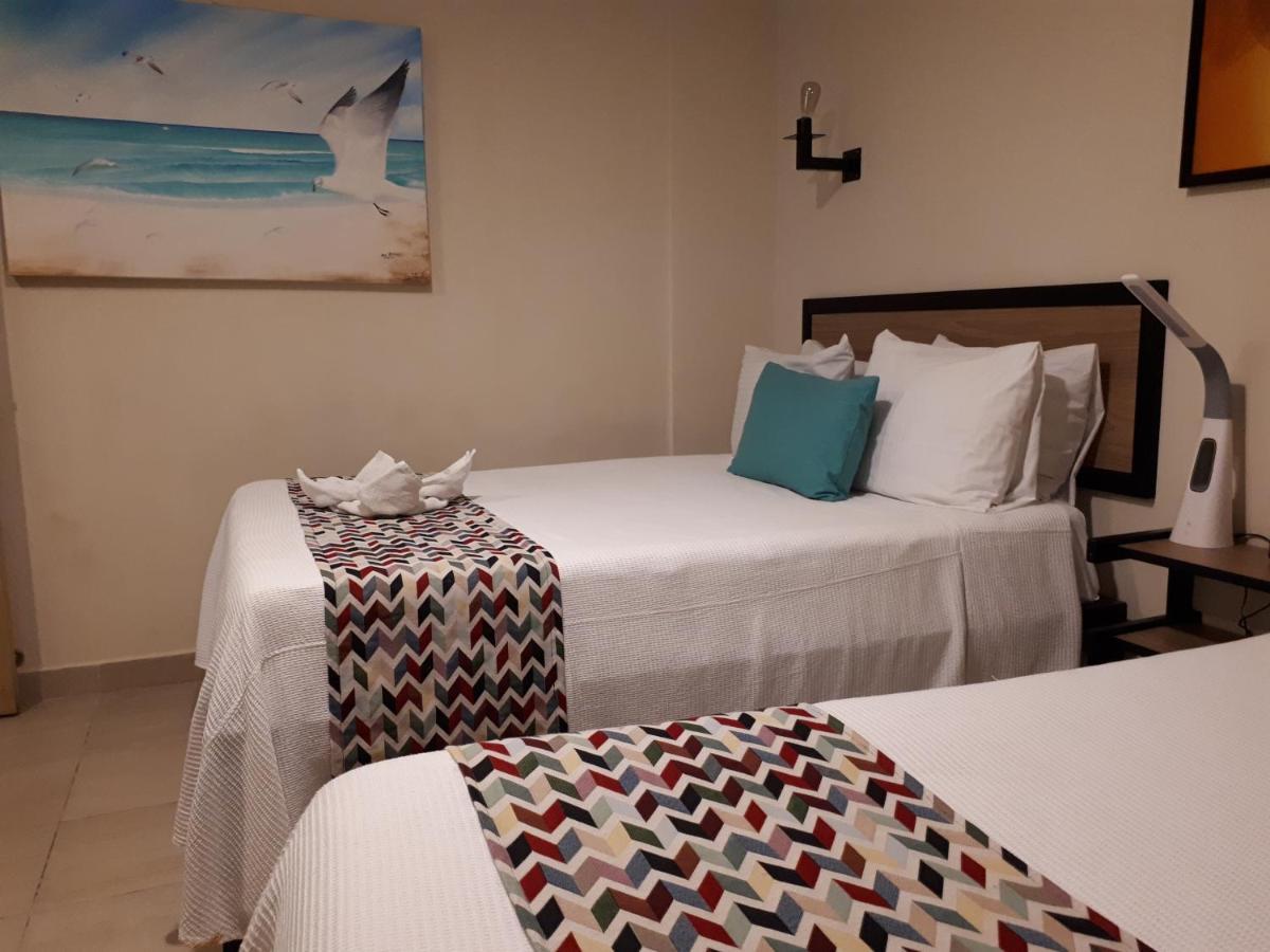 Brisas 10 Beachside Suites Канкун Екстериор снимка